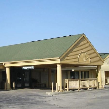 Travelodge By Wyndham Appleton Bagian luar foto