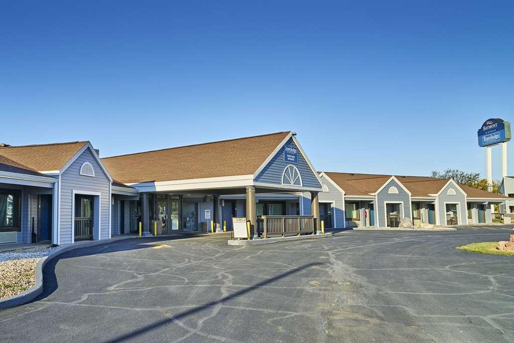 Travelodge By Wyndham Appleton Bagian luar foto