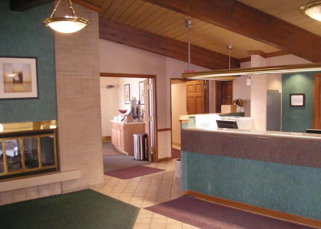 Travelodge By Wyndham Appleton Bagian luar foto